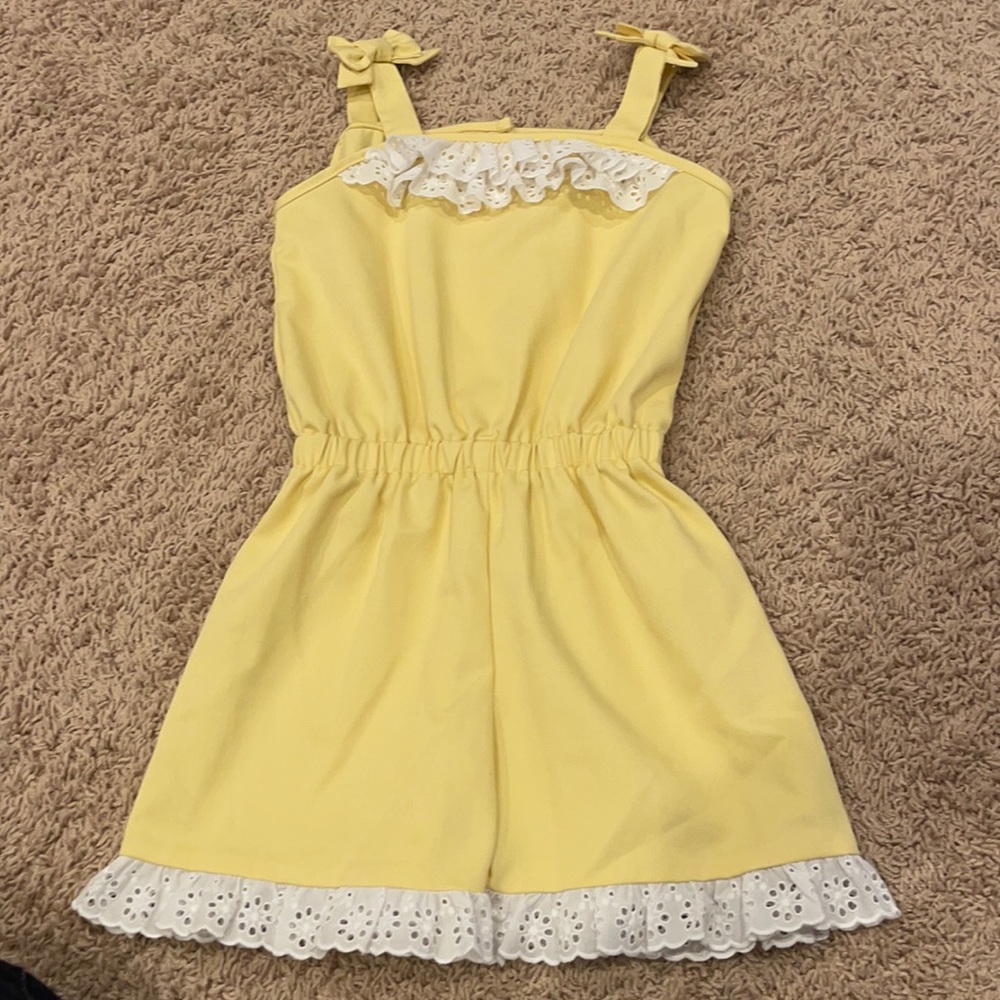 Little English size 6 yellow romper NWOT